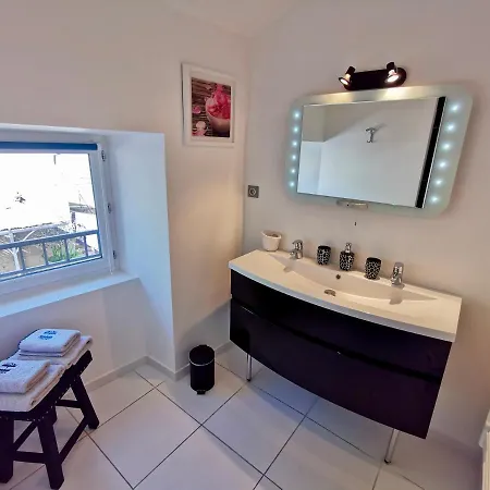 Des Loges - Les Vans / Bed & Breakfast